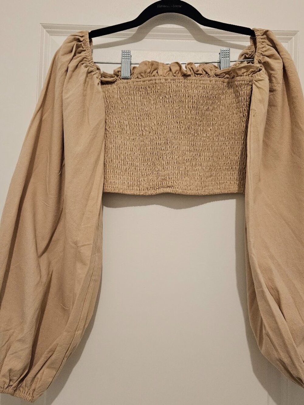 Nasty Gal Beige Smocked Balloon Sleeve Crop Top Size 6 Off-Shoulder / Puff Sleev